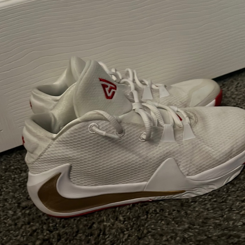 Nike zoom freak “roses”